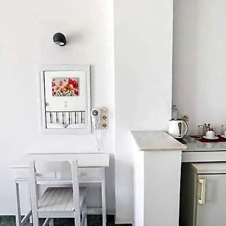 Finikas 3* Santorini Island